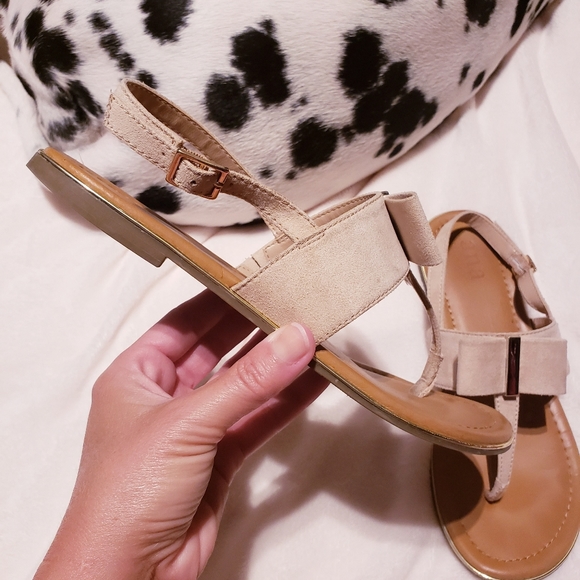 A.N.A. Bow Sandals - Picture 4 of 8